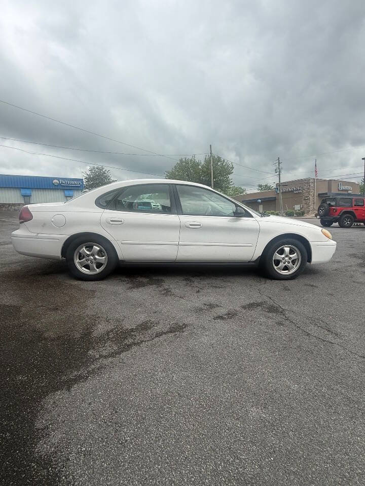 Used 2006 Ford Taurus SE FWD image 5