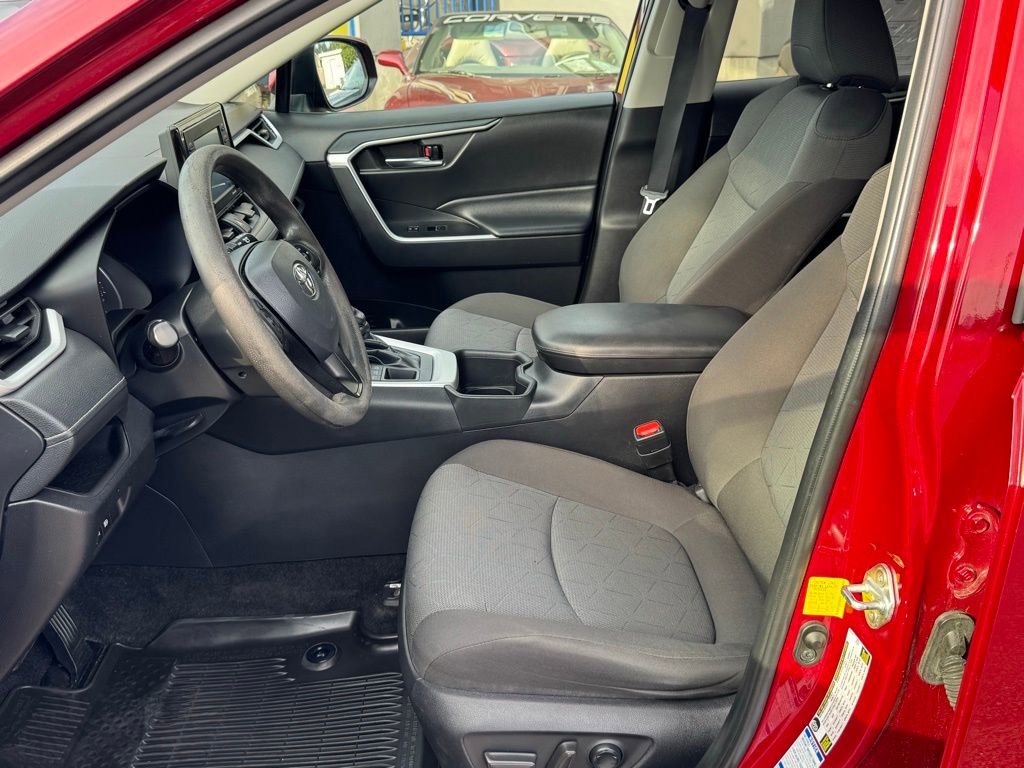 Used 2022 Toyota RAV4 XLE image 11