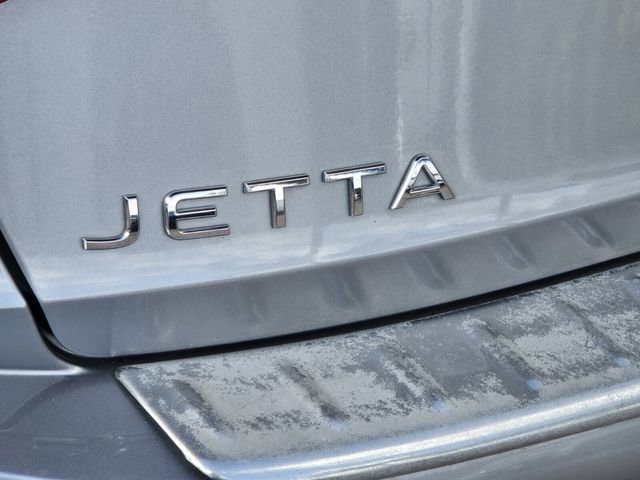 Certified 2023 Volkswagen Jetta SE w/ Panoramic Sunroof Package image 10