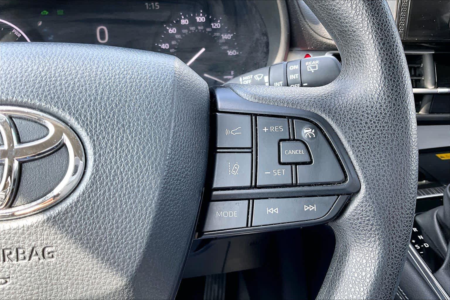 Used 2025 Toyota Sienna LE FWD image 24