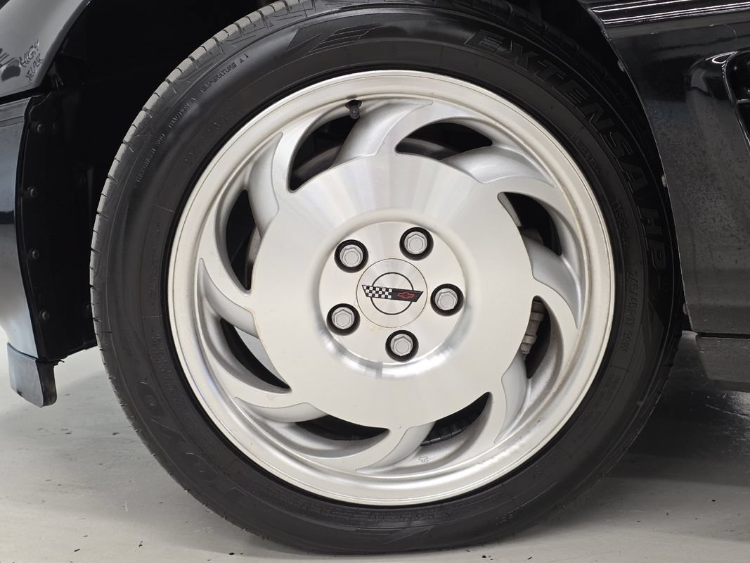 Used 1995 Chevrolet Corvette Coupe RWD image 35