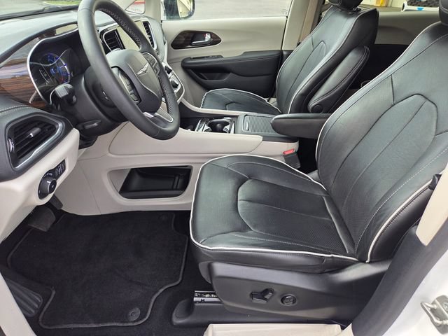 Used 2023 Chrysler Pacifica Limited FWD image 10