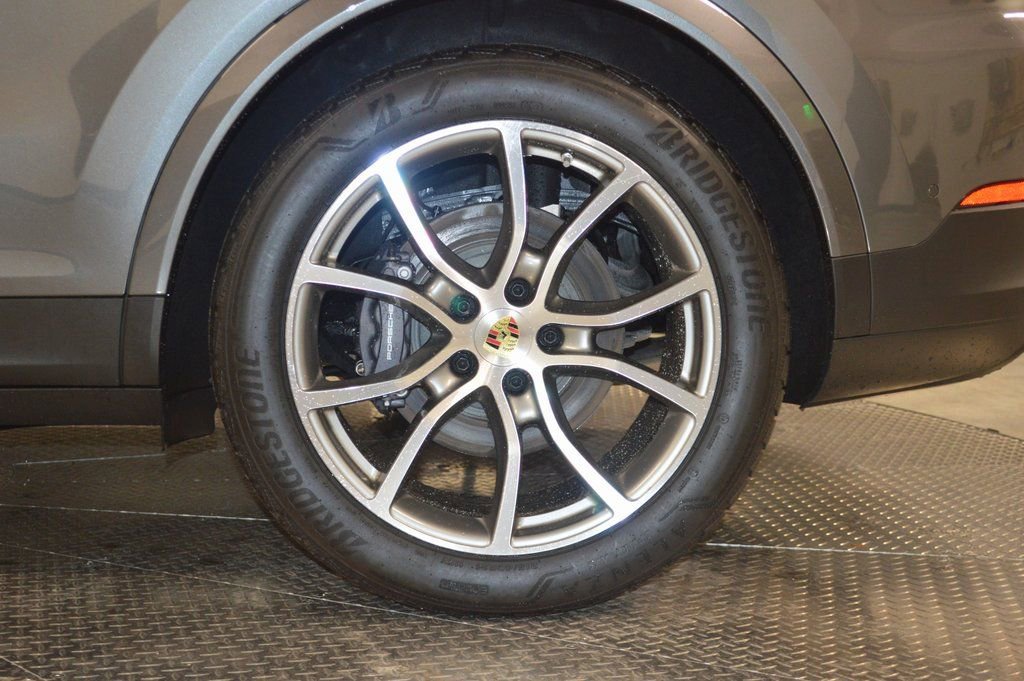 Certified 2024 Porsche Cayenne Coupe image 14