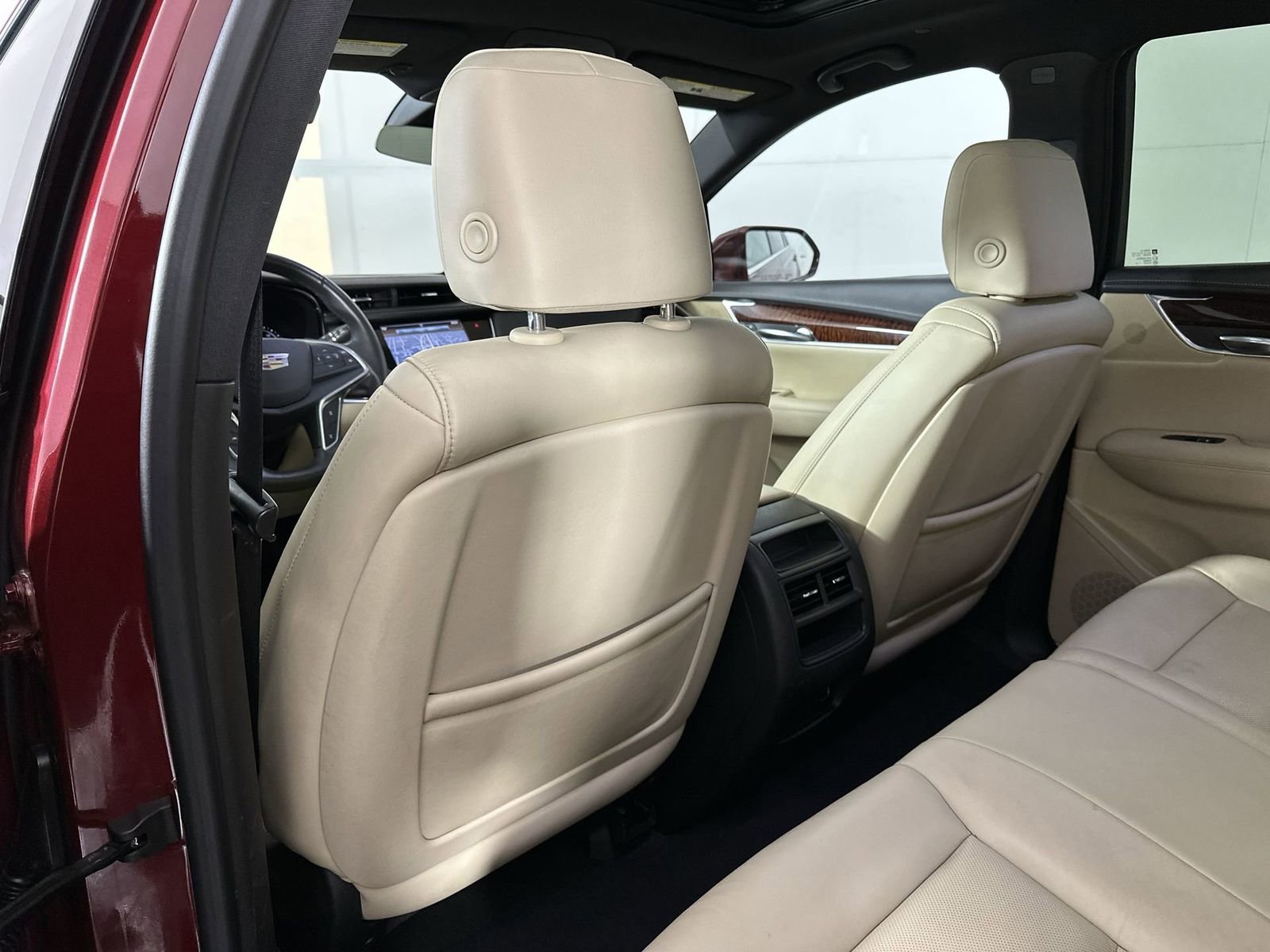 Used 2017 Cadillac XT5 Luxury w/ Driver Awareness Package image 24