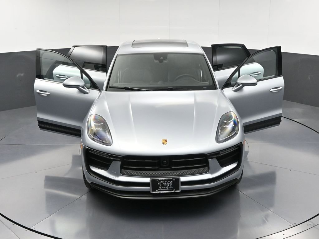 Certified 2025 Porsche Macan image 34