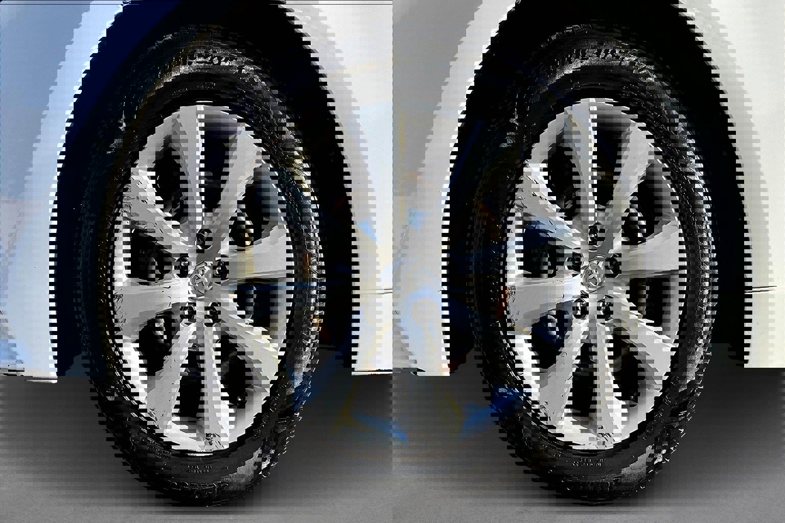 Used 2021 Toyota Corolla LE w/ Carpet Mat Package (TMS) image 8