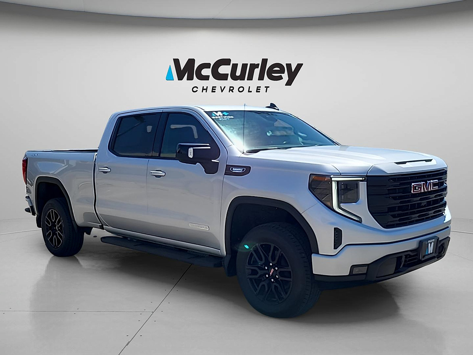Used 2022 GMC Sierra 1500 Elevation w/ Elevation Premium Package AWD/4WD image 1