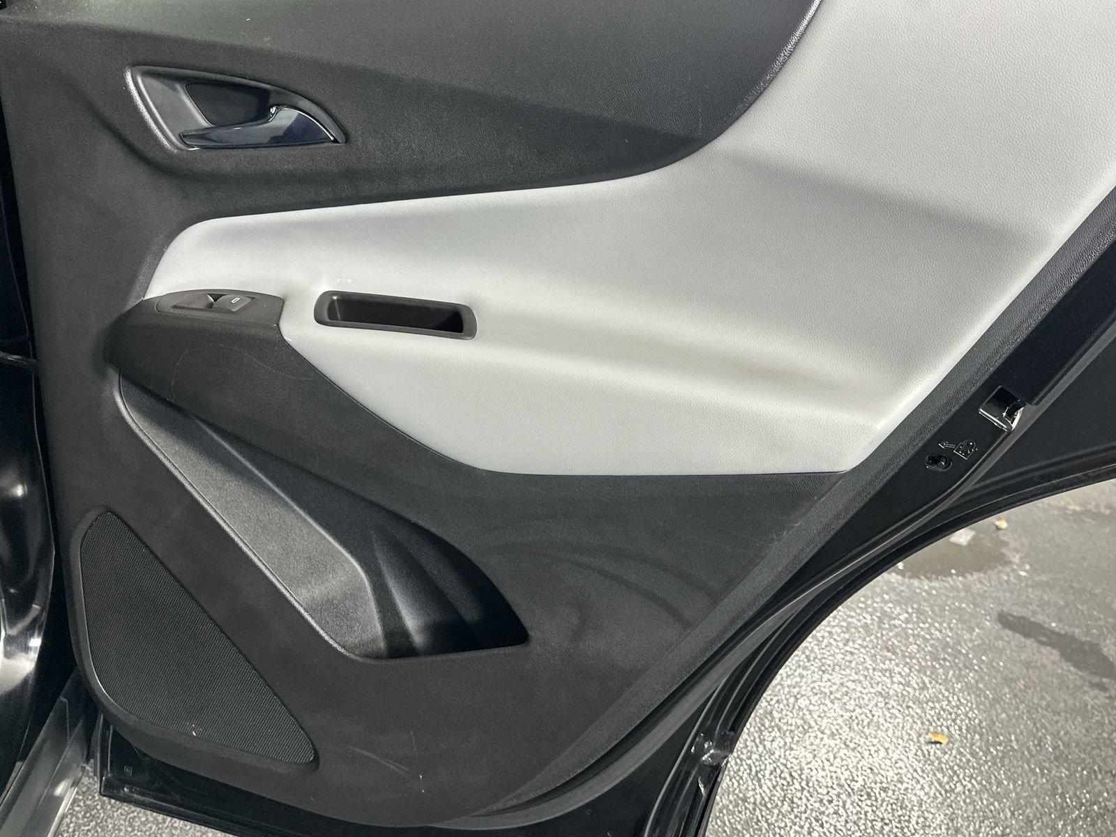 Used 2022 Chevrolet Equinox LS image 32