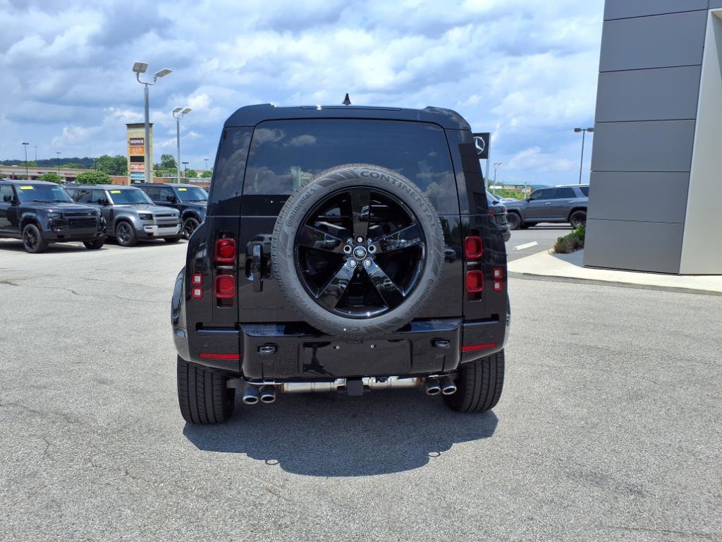 Certified 2025 Land Rover Defender 110 X-Dynamic SE image 15