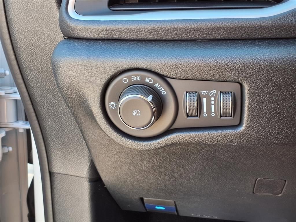 New 2026 Chrysler Pacifica Select image 21
