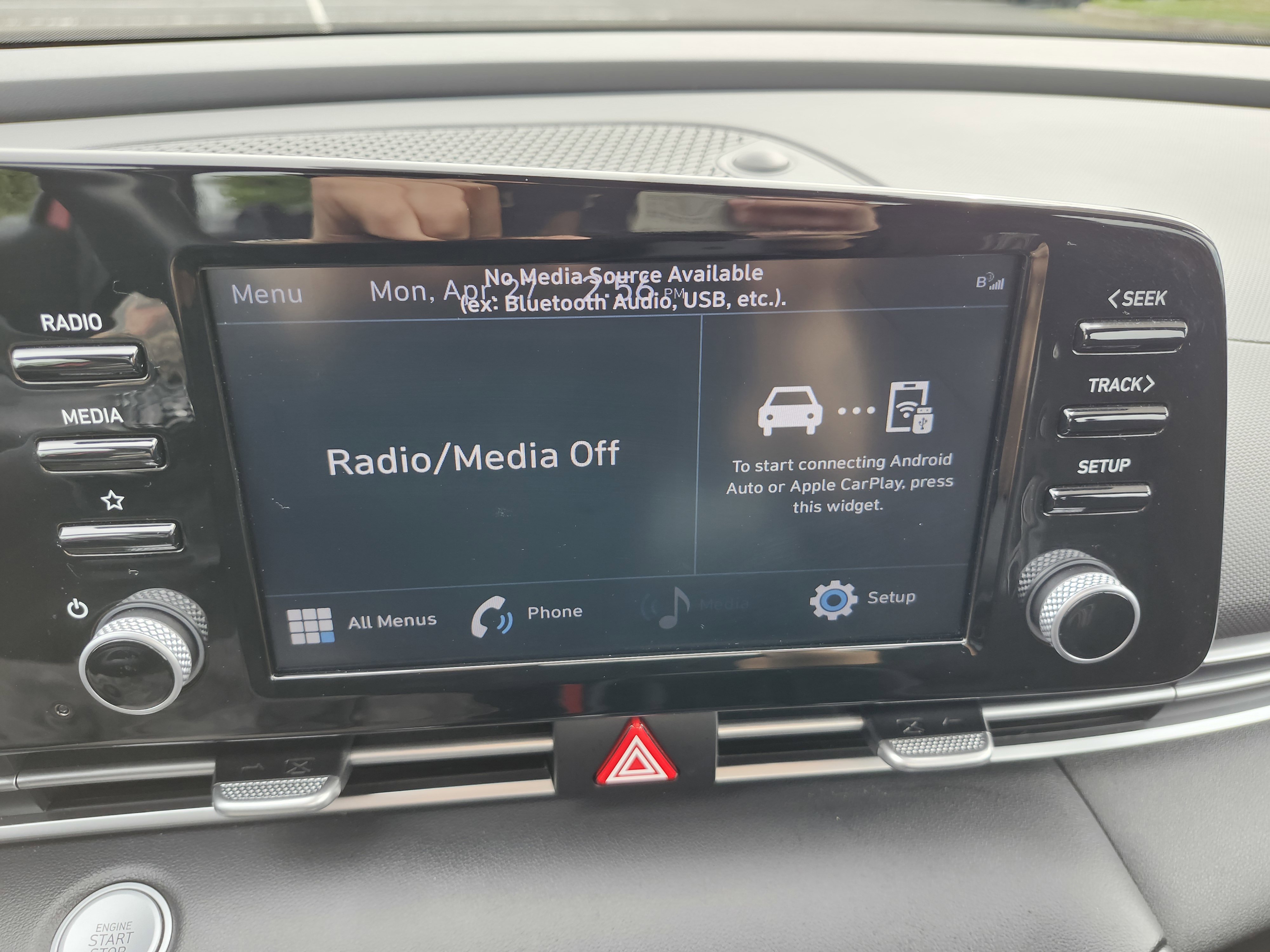 Used 2022 Hyundai Elantra SEL w/ Convenience Package FWD image 4