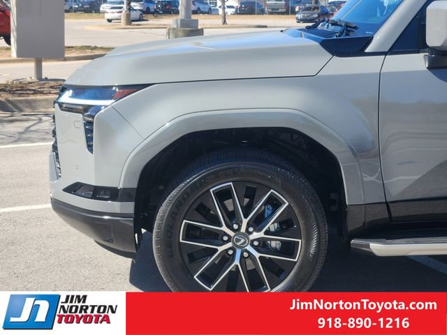 Used 2025 Lexus GX 550 w/ Accessory Package (2T) image 9