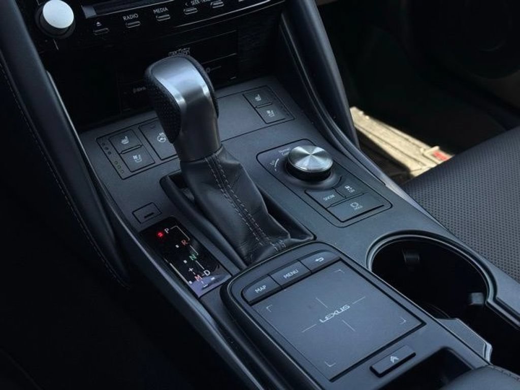 Used 2024 Lexus IS 500 RWD image 18
