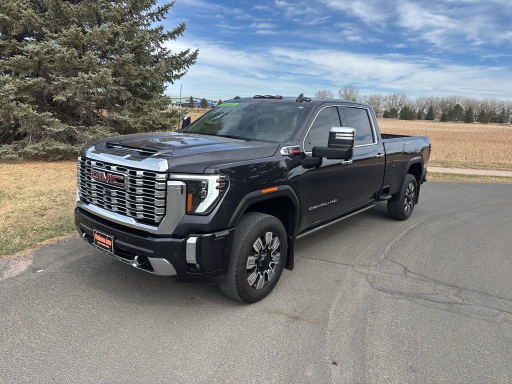 Used 2024 GMC Sierra 3500 Denali w/ Technology Package image 2