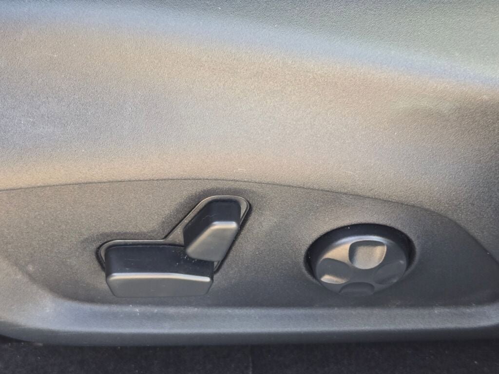 Used 2018 Jeep Compass Limited w/ Navigation Group image 21