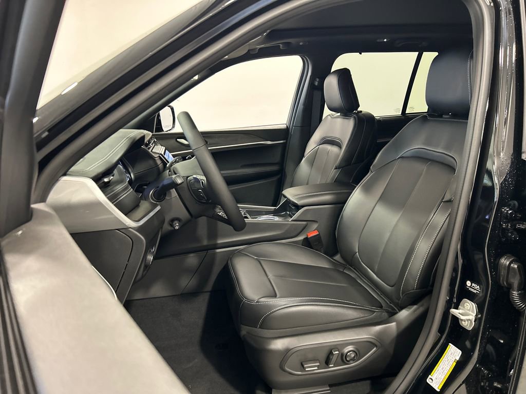 New 2025 Jeep Grand Cherokee Limited w/ Luxury Tech Group II image 15