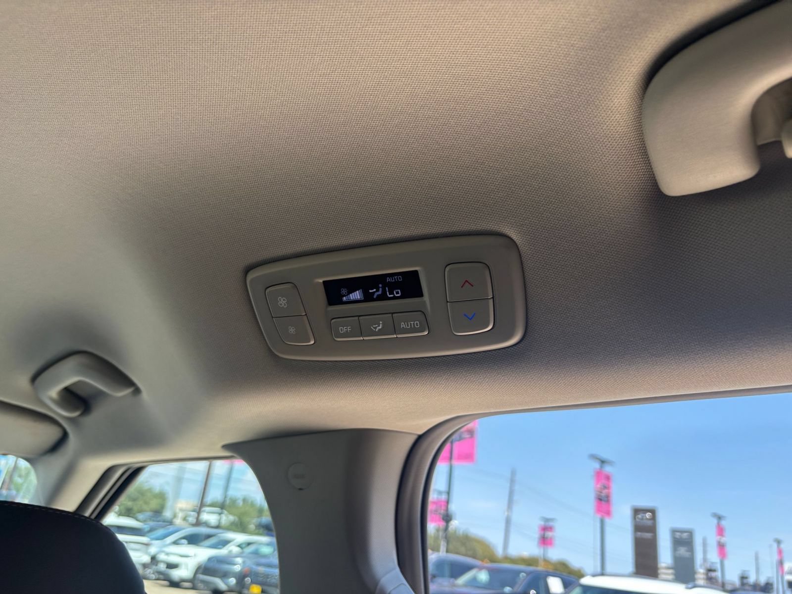 Used 2026 Kia Carnival FWD image 20