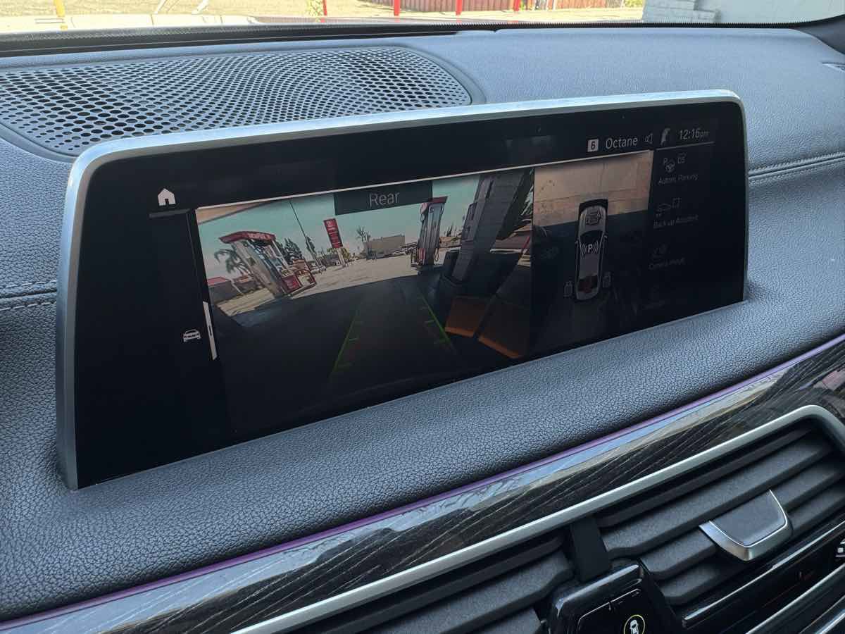 Used 2020 BMW 740i w/ M Sport Package image 28