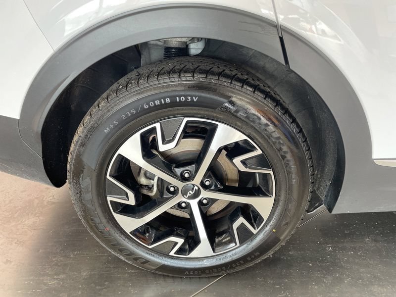 Used 2024 Kia Sportage EX FWD image 7