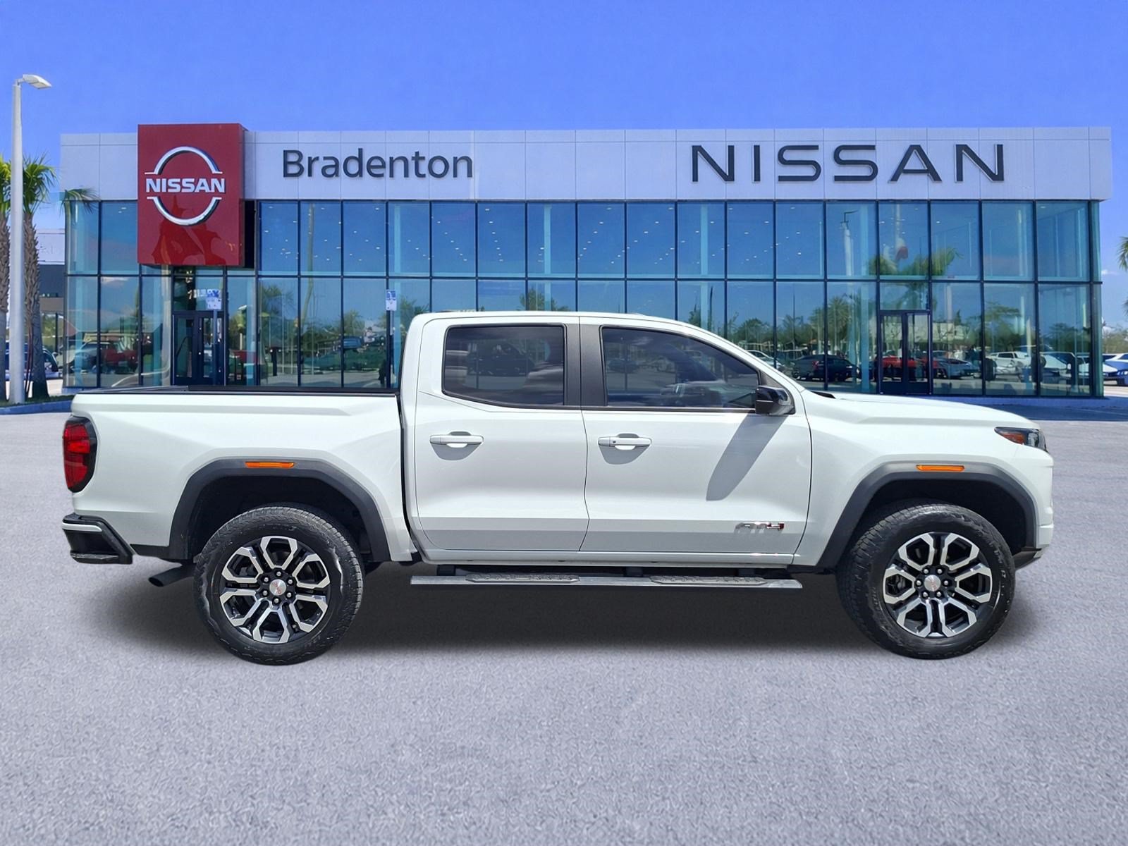Used 2023 GMC Canyon AT4 w/ AT4 Premium Package AWD/4WD image 4