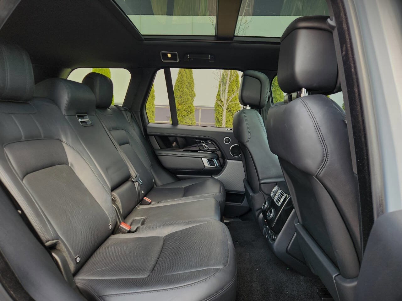 Used 2018 Land Rover Range Rover HSE image 10