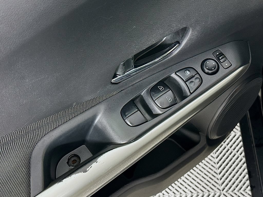 Used 2019 Nissan Kicks SV FWD image 23