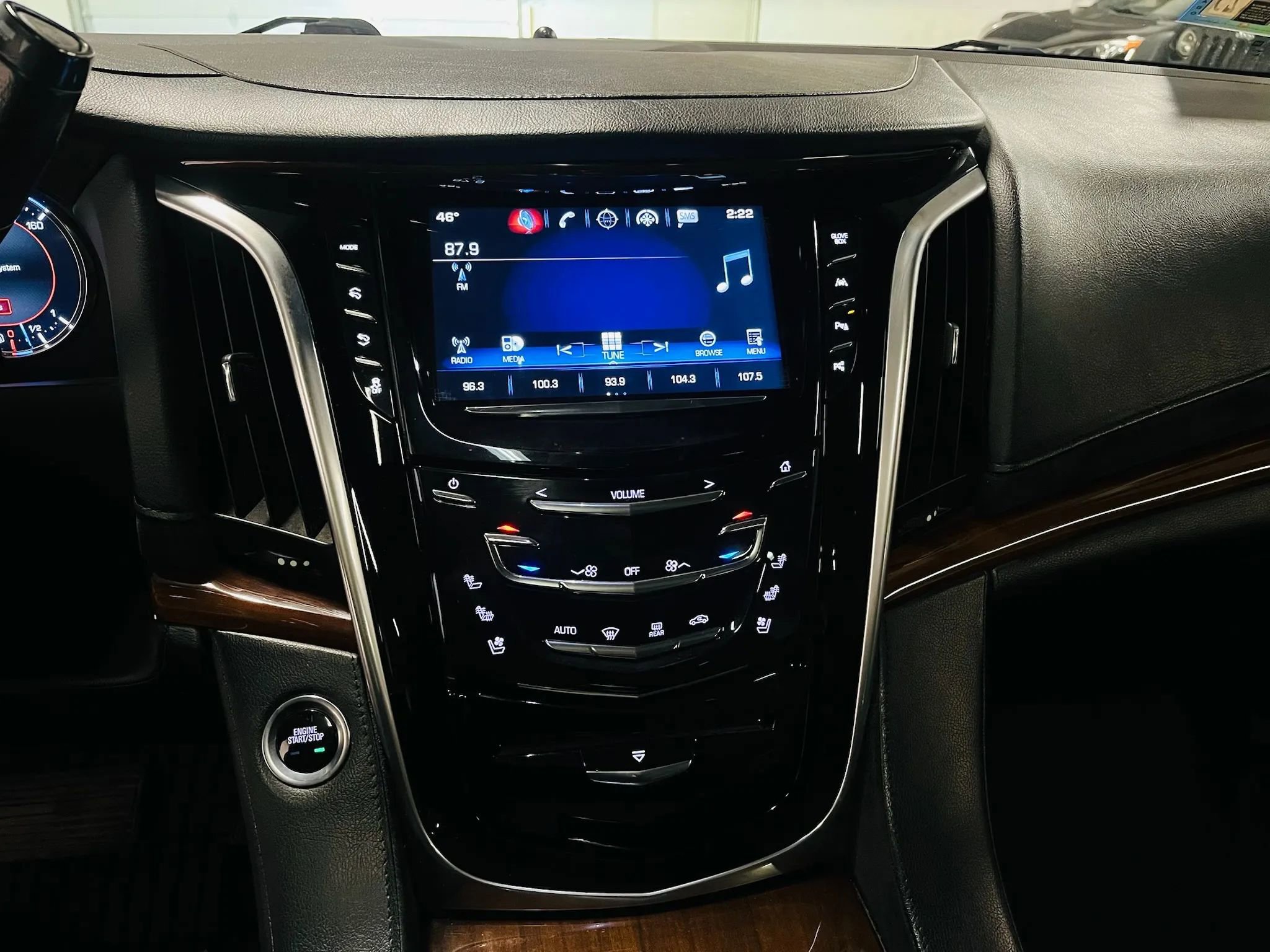 Used 2018 Cadillac Escalade Premium Luxury image 30