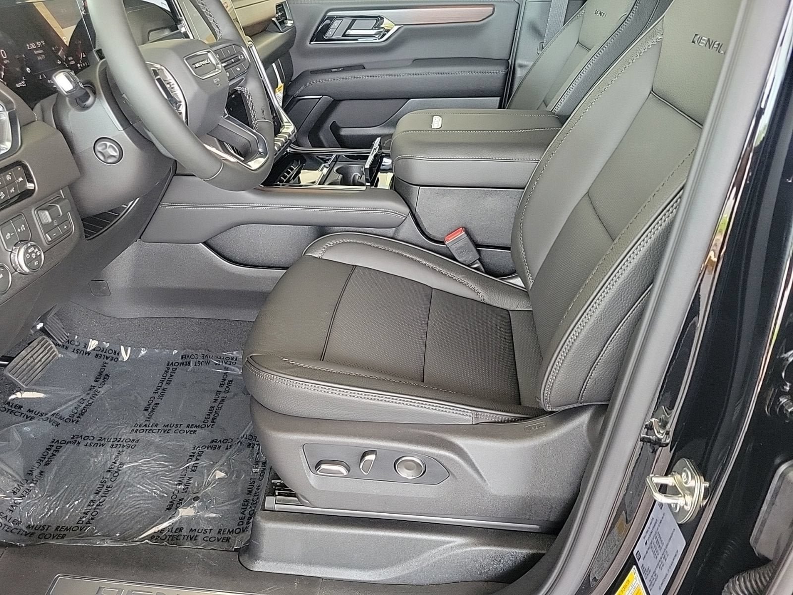 New 2026 GMC Yukon Denali w/ Advanced Technology Package AWD/4WD image 11