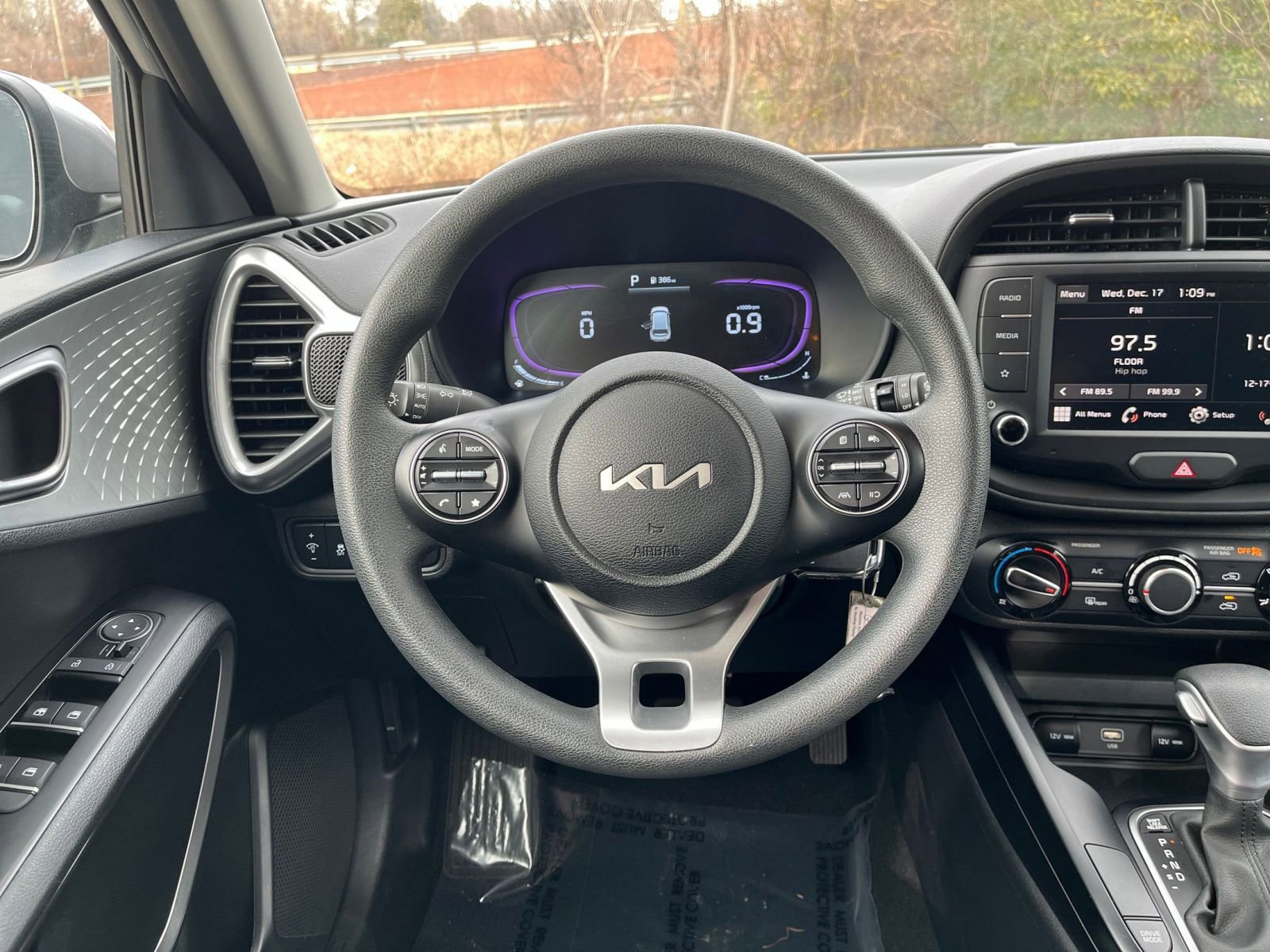 Used 2025 Kia Soul LX w/ LX Technology Package image 29