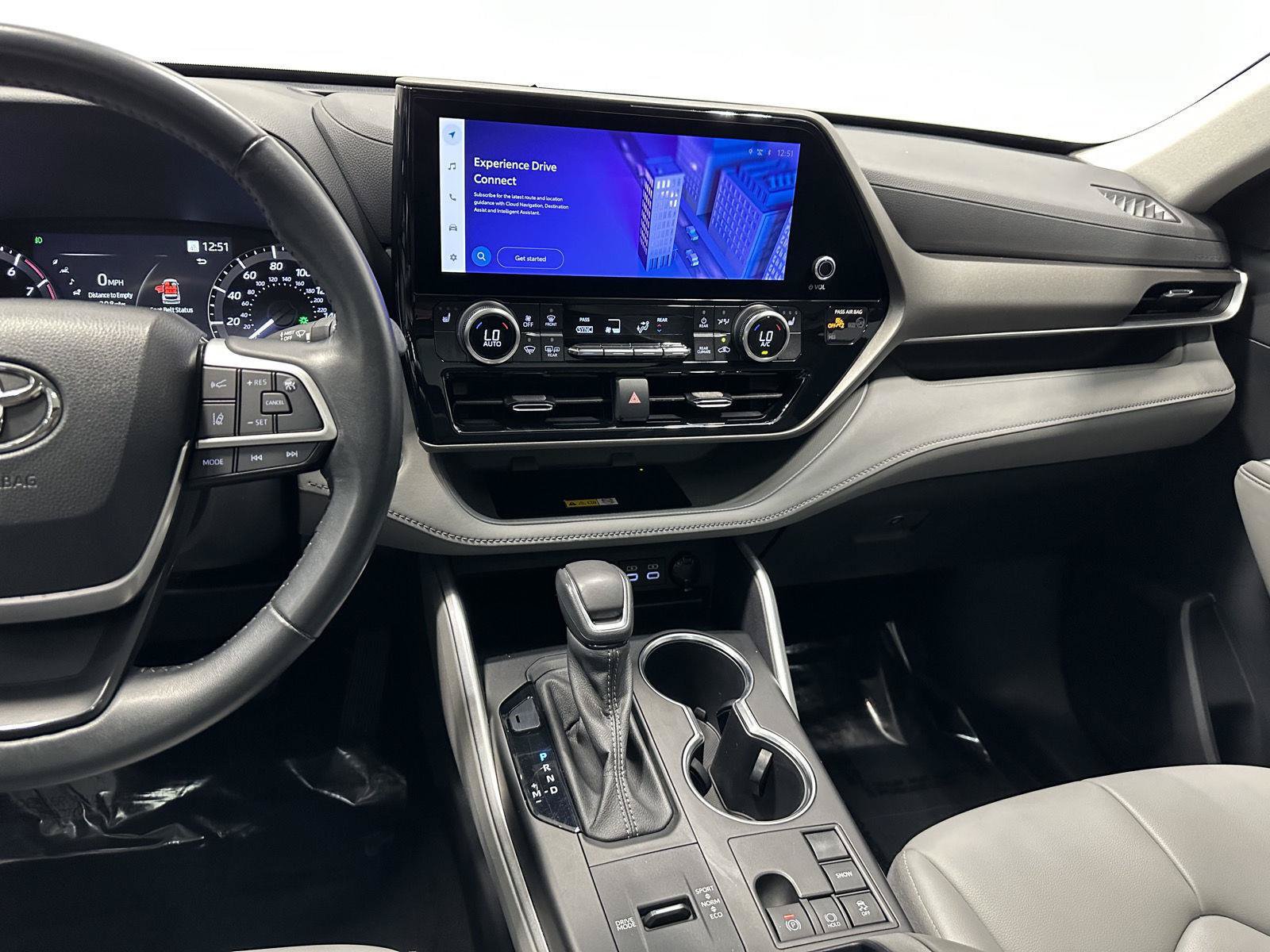 Used 2023 Toyota Highlander XLE FWD image 20