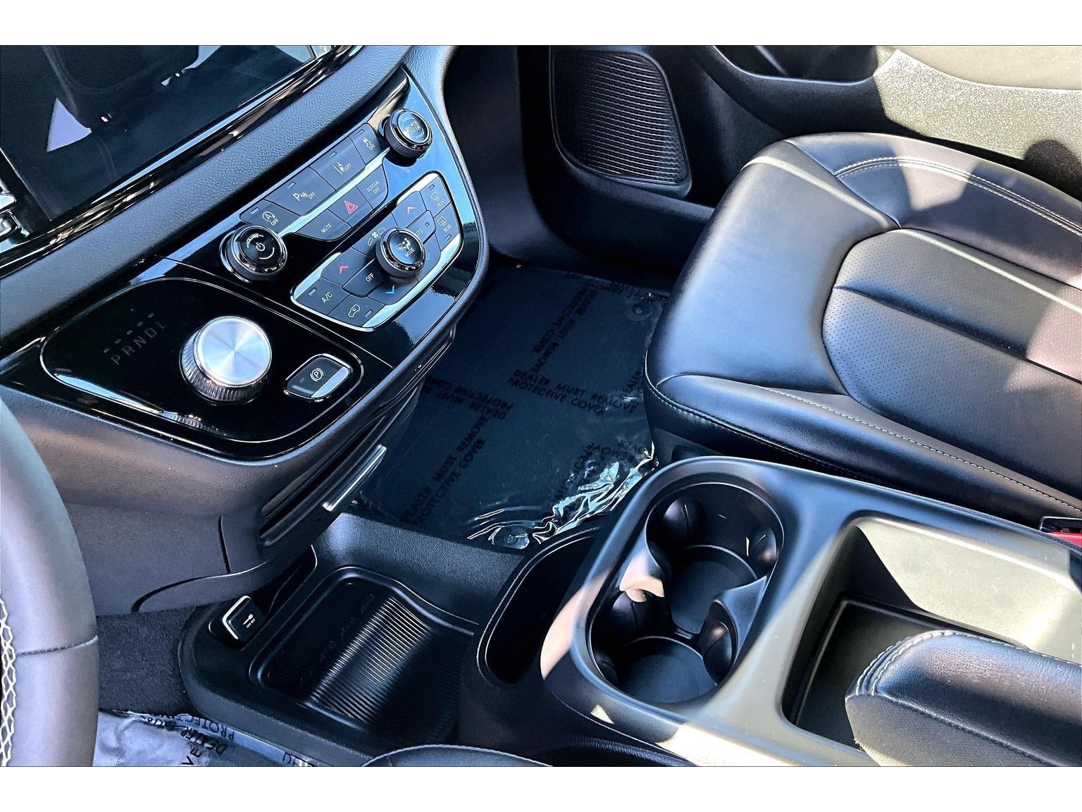 Used 2026 Chrysler Pacifica Select FWD image 14