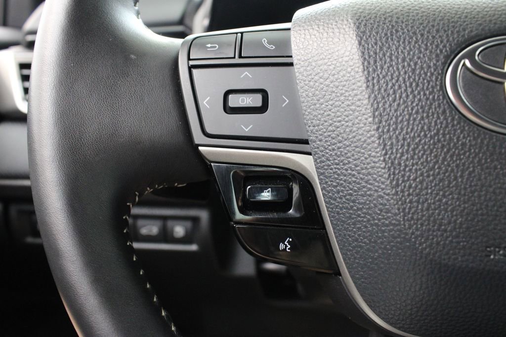 Used 2025 Toyota Camry SE FWD image 25