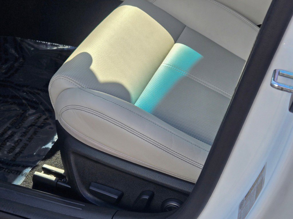 Used 2025 Genesis G70 2.5T image 22