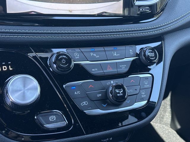 New 2026 Chrysler Pacifica Select FWD image 28