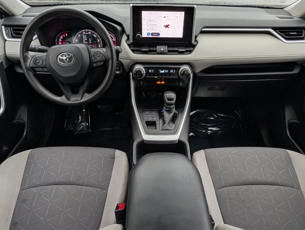 Used 2024 Toyota RAV4 XLE AWD/4WD image 18