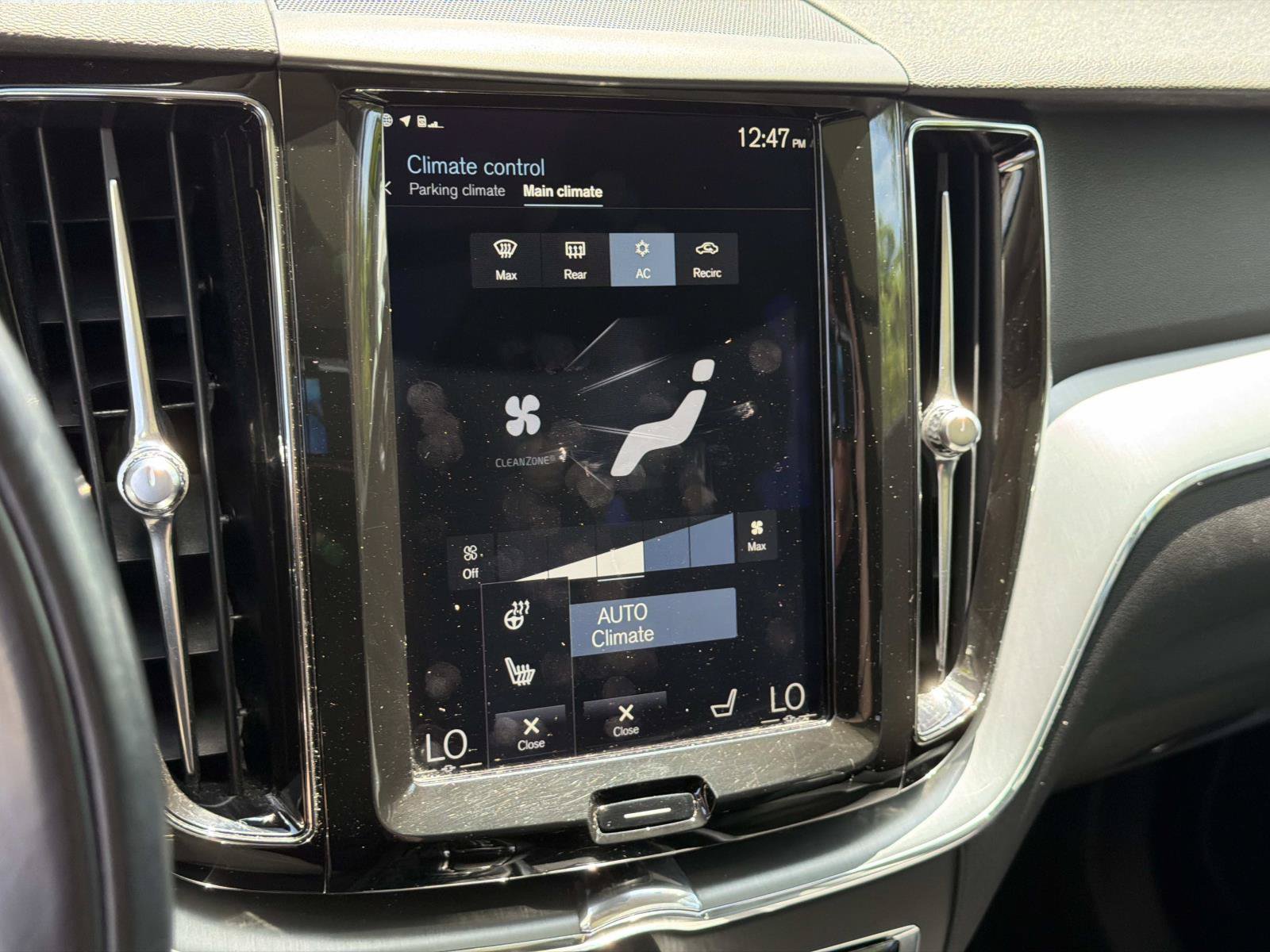 Used 2018 Volvo XC60 T5 Momentum w/ Convenience Package AWD/4WD image 13