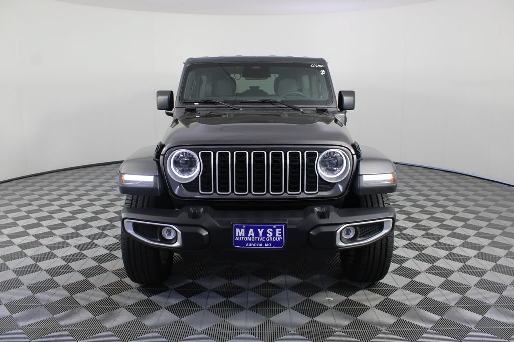 Used 2025 Jeep Wrangler Unlimited Sahara AWD/4WD image 24