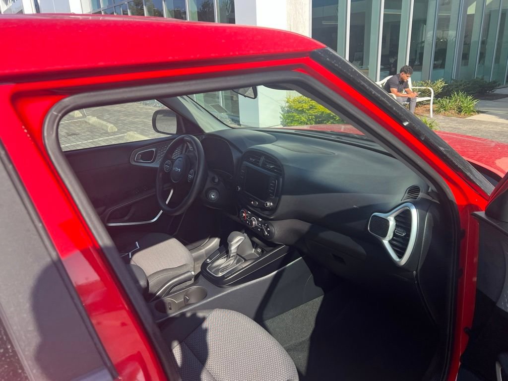 Used 2024 Kia Soul LX w/ Option Group 015 FWD image 11