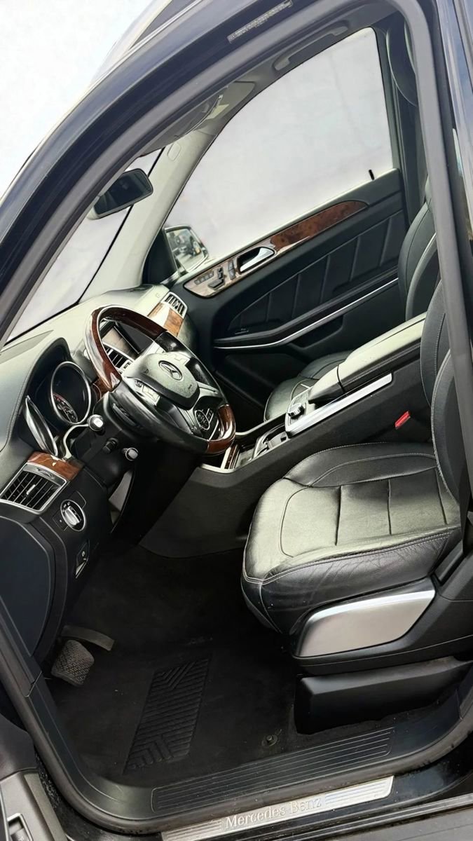 Used 2015 Mercedes-Benz GL 550 4MATIC image 16