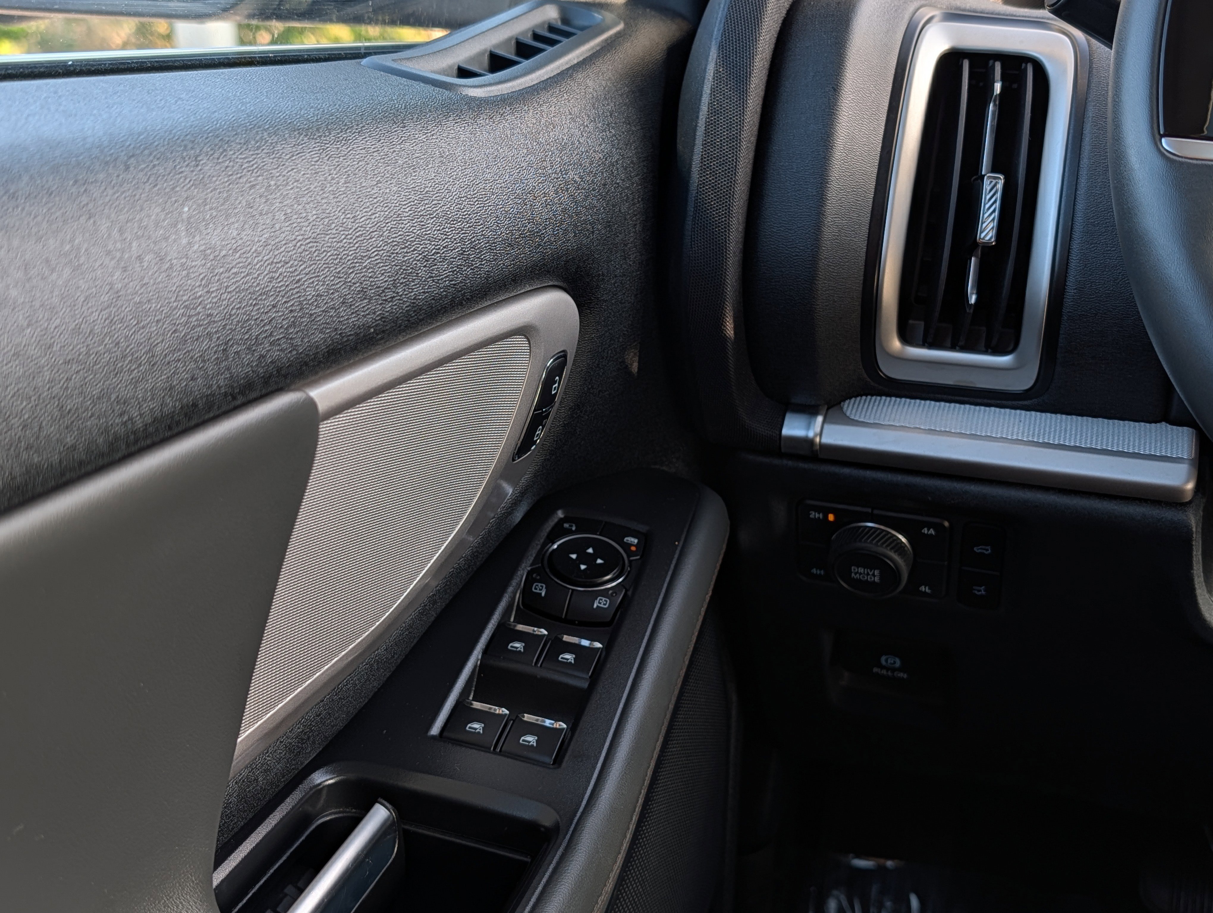 Certified 2025 Ford Expedition Active AWD/4WD image 28