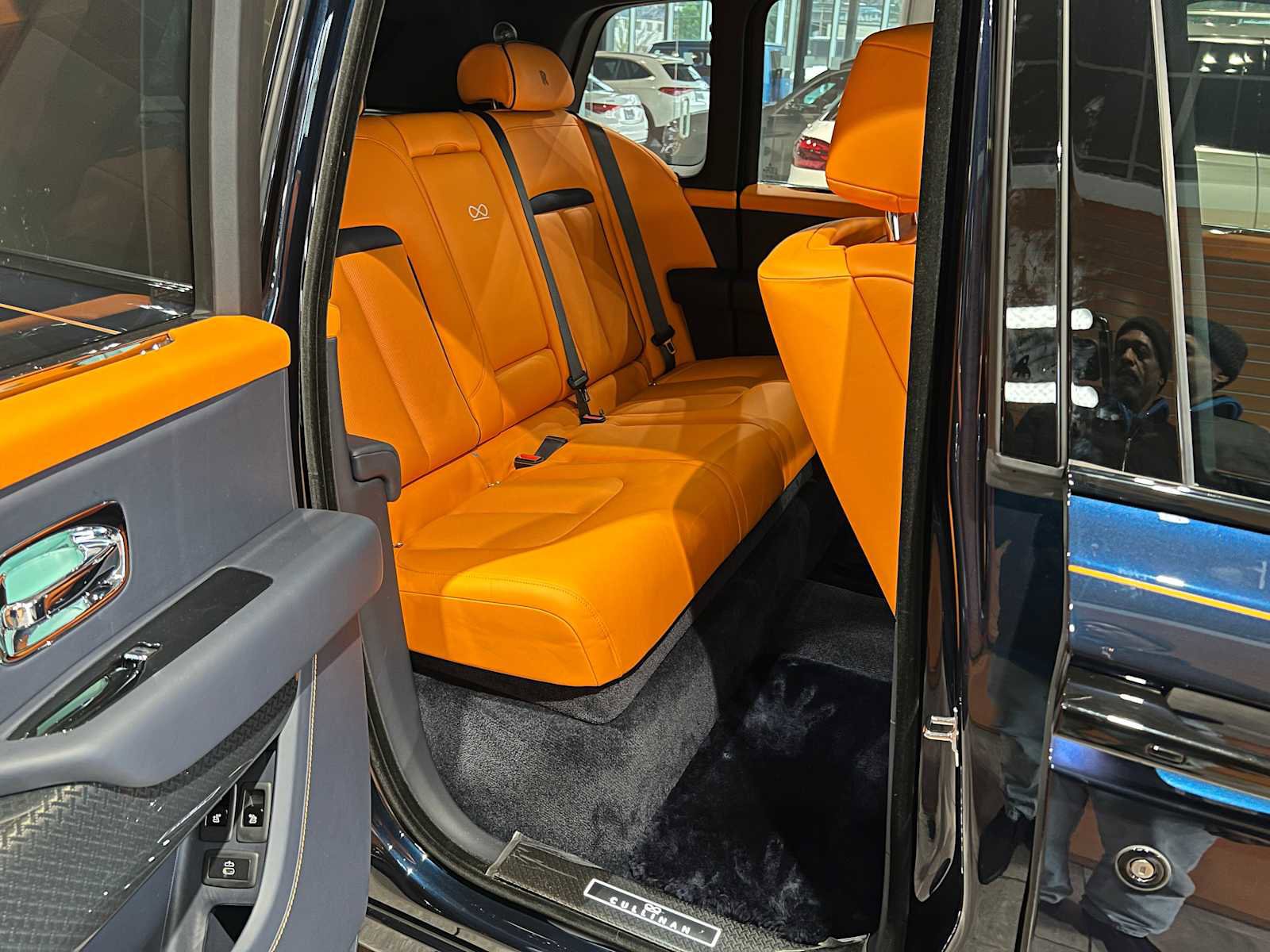 Used 2025 Rolls-Royce Cullinan Black Badge w/ Leather Finishing Pack image 18