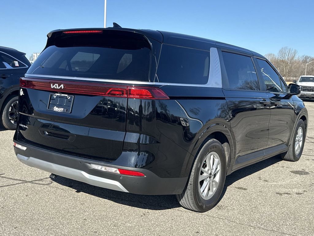 Used 2024 Kia Carnival LX image 8