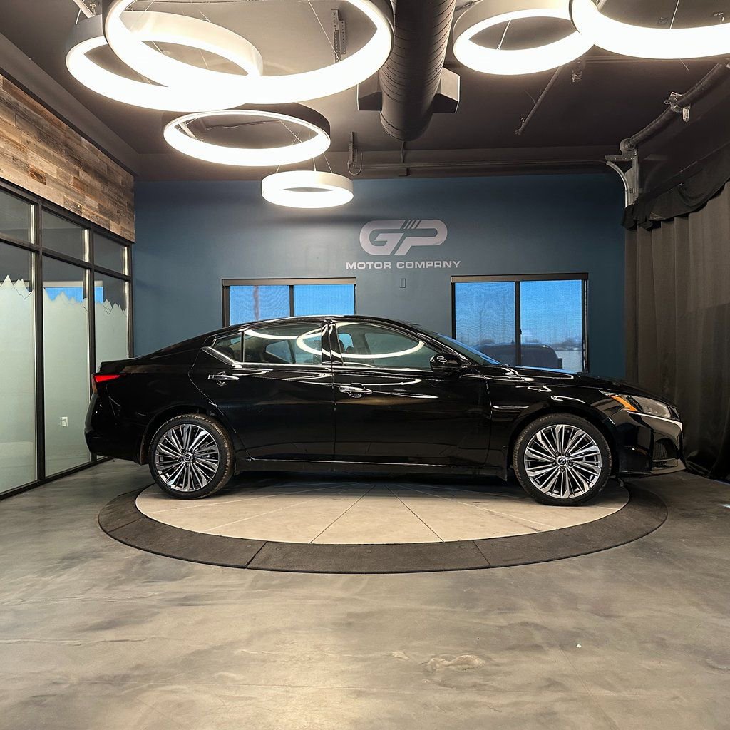 Used 2023 Nissan Altima 2.5 SL image 2