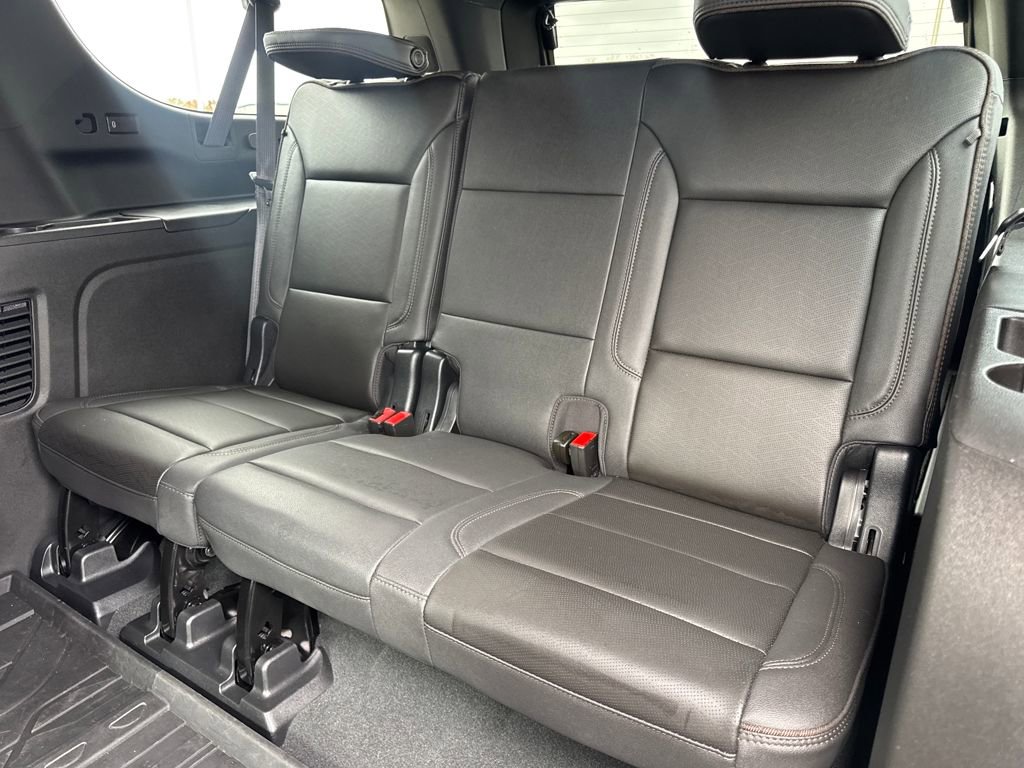 Used 2023 Chevrolet Suburban High Country image 14