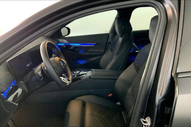Used 2025 BMW 550e xDrive w/ Executive Package image 10