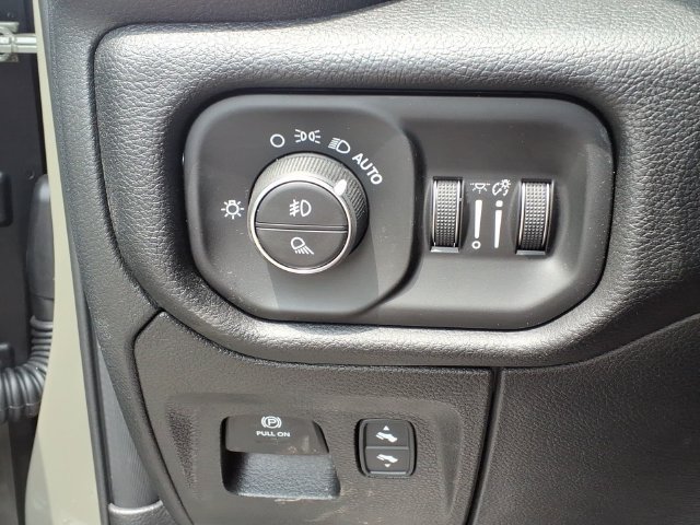 Used 2026 RAM 1500 Laramie AWD/4WD image 19