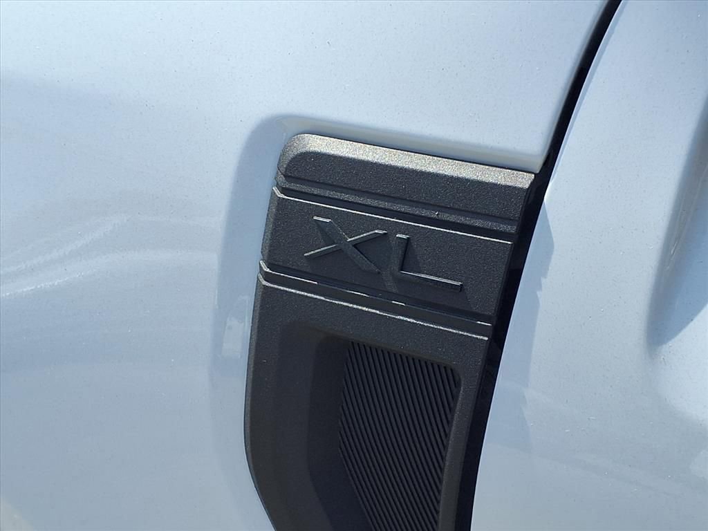 New 2025 Ford Maverick XL FWD image 30