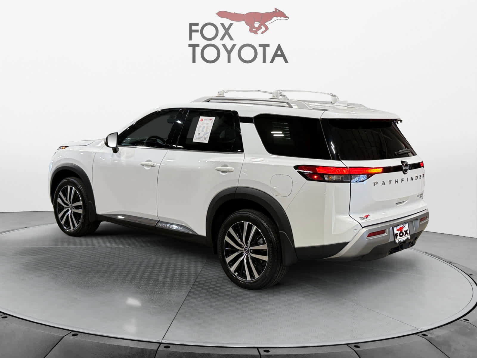 Used 2025 Nissan Pathfinder Platinum image 4