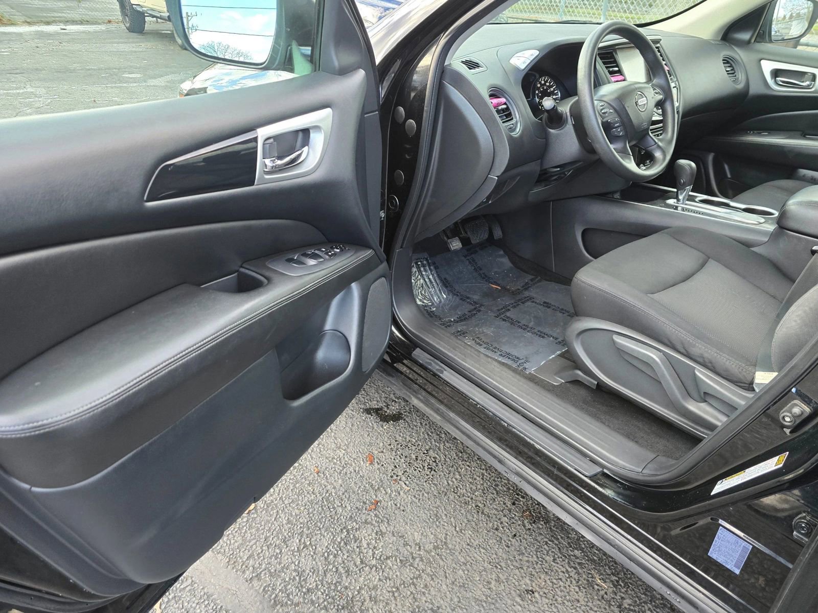 Used 2019 Nissan Pathfinder S image 20