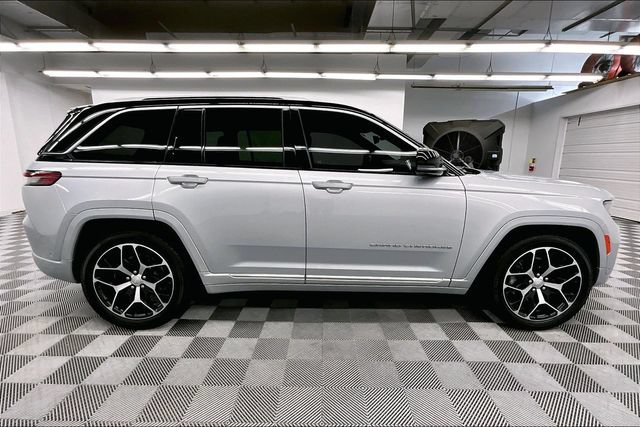 Used 2022 Jeep Grand Cherokee Summit AWD/4WD image 15